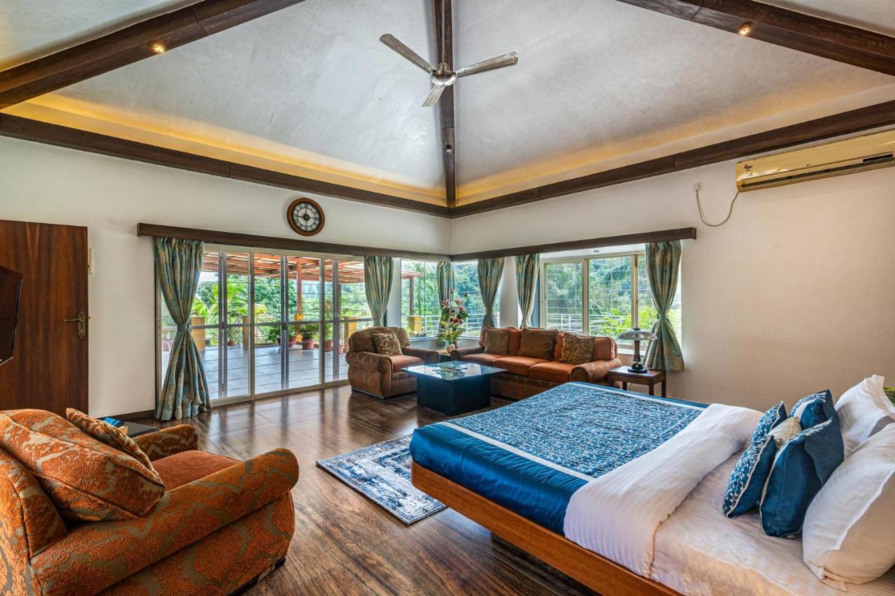 Ekam Lake House By Stayvista With Mountain & Lake Views, Outdoor Jacuzzi, Sauna, Modern Amenities & Kitchen Garden Pune Bagian luar foto