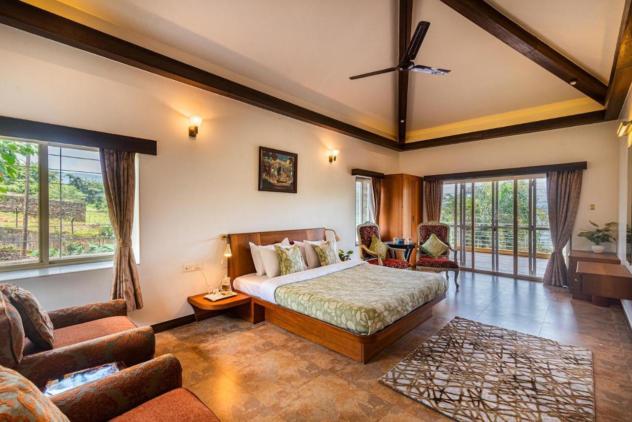 Ekam Lake House By Stayvista With Mountain & Lake Views, Outdoor Jacuzzi, Sauna, Modern Amenities & Kitchen Garden Pune Bagian luar foto