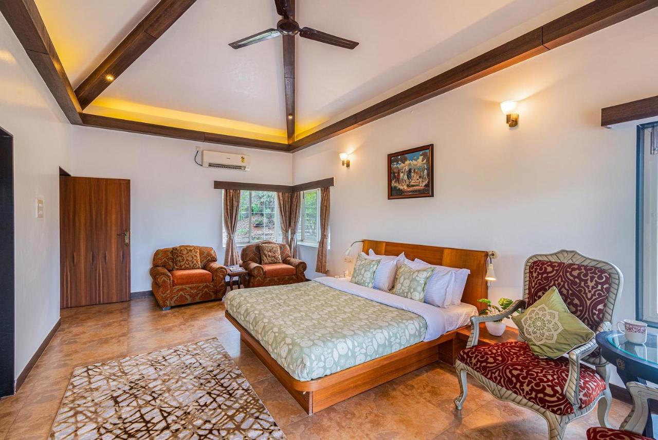 Ekam Lake House By Stayvista With Mountain & Lake Views, Outdoor Jacuzzi, Sauna, Modern Amenities & Kitchen Garden Pune Bagian luar foto