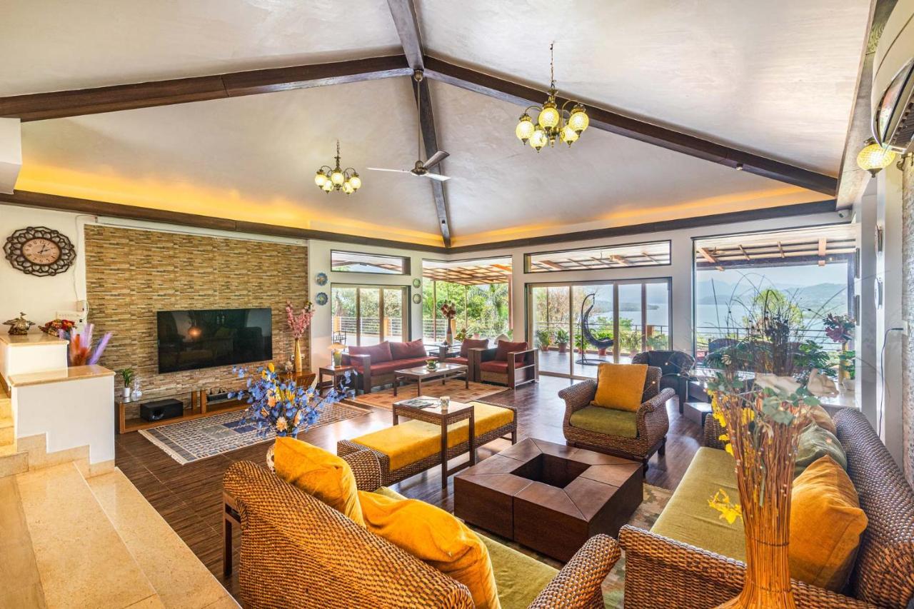 Ekam Lake House By Stayvista With Mountain & Lake Views, Outdoor Jacuzzi, Sauna, Modern Amenities & Kitchen Garden Pune Bagian luar foto