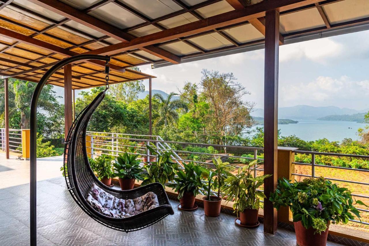 Ekam Lake House By Stayvista With Mountain & Lake Views, Outdoor Jacuzzi, Sauna, Modern Amenities & Kitchen Garden Pune Bagian luar foto