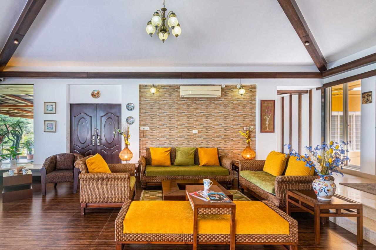 Ekam Lake House By Stayvista With Mountain & Lake Views, Outdoor Jacuzzi, Sauna, Modern Amenities & Kitchen Garden Pune Bagian luar foto