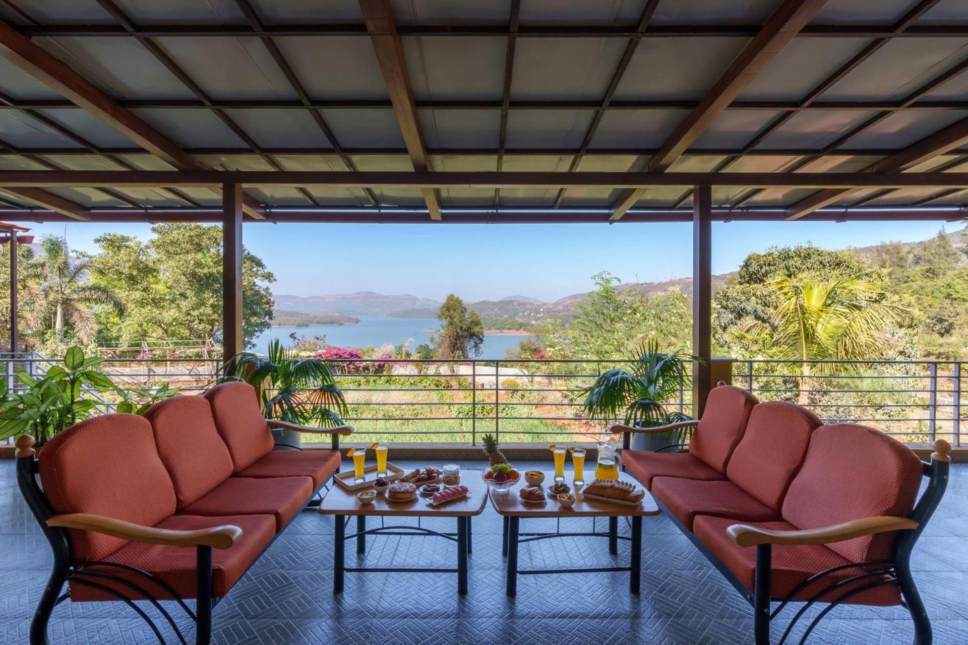 Ekam Lake House By Stayvista With Mountain & Lake Views, Outdoor Jacuzzi, Sauna, Modern Amenities & Kitchen Garden Pune Bagian luar foto