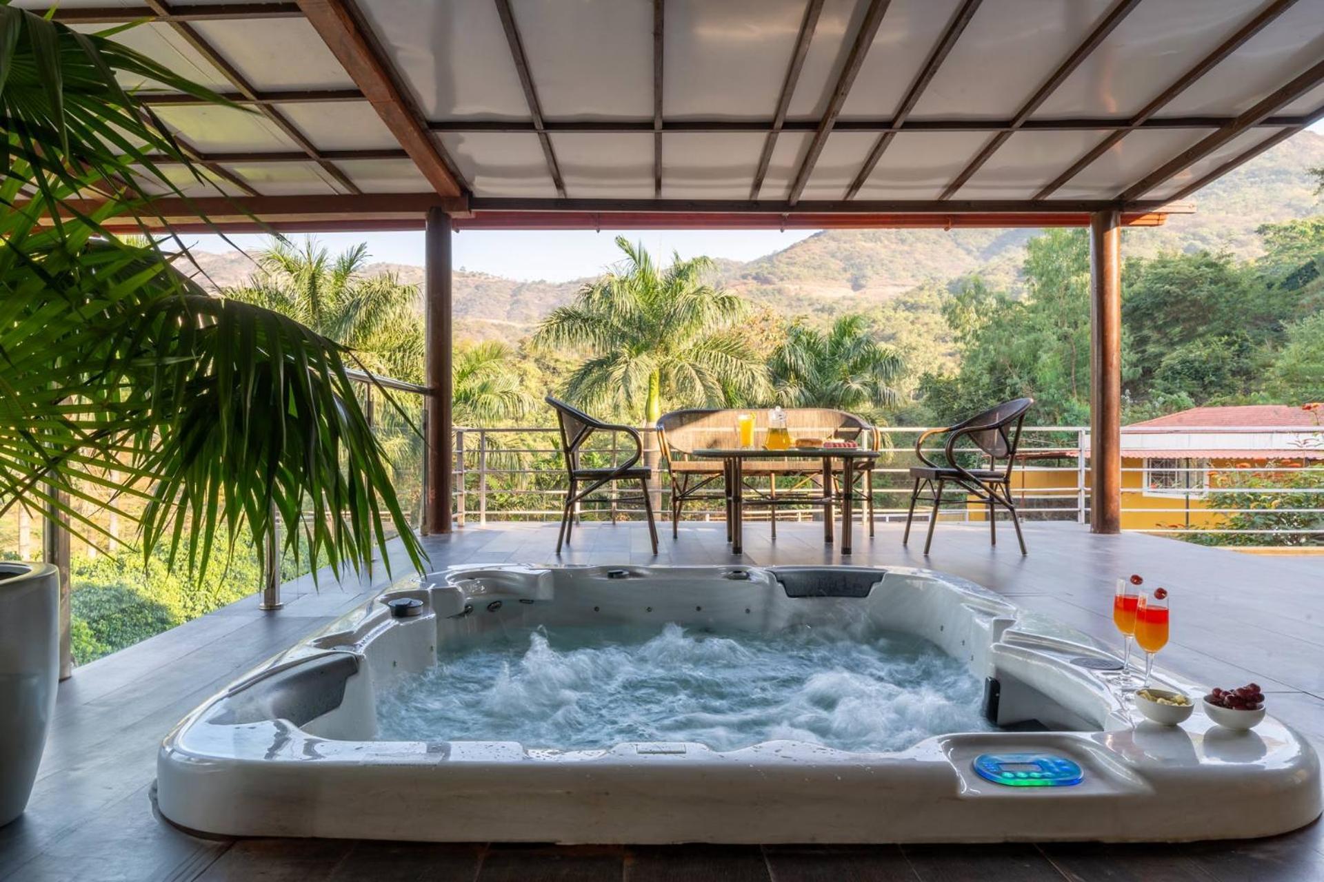 Ekam Lake House By Stayvista With Mountain & Lake Views, Outdoor Jacuzzi, Sauna, Modern Amenities & Kitchen Garden Pune Bagian luar foto